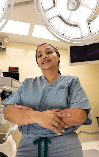 Dra. Maiza Saavedra en quirófano